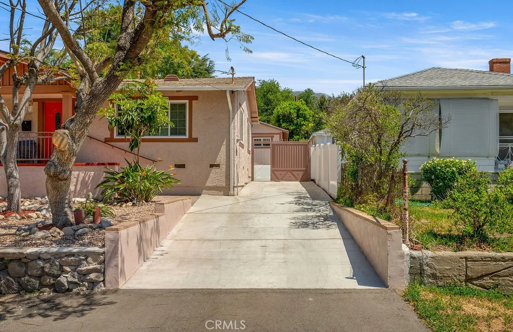 3427 Montrose Avenue, La Crescenta, California 91214 home-pic-3